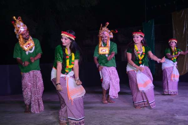 लोक नृत्य में दिखी देश भर की संस्कृति