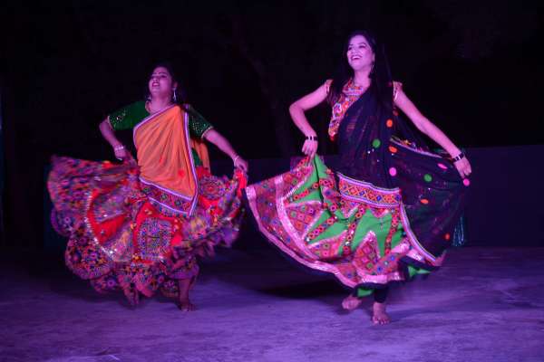 लोक नृत्य में दिखी देश भर की संस्कृति