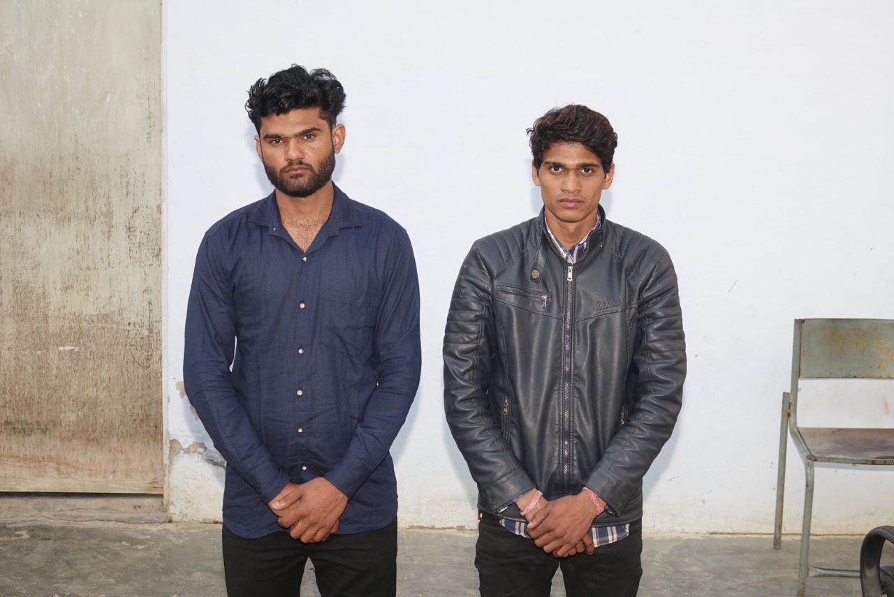 बलात्कार के दो इनामी आरोपी गिरफ्तार