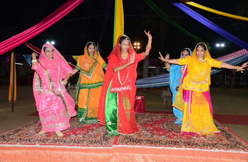 राजस्थानी और मध्यप्रदेश के लोक नृत्य प्रस्तुतियों ने जीता दिल