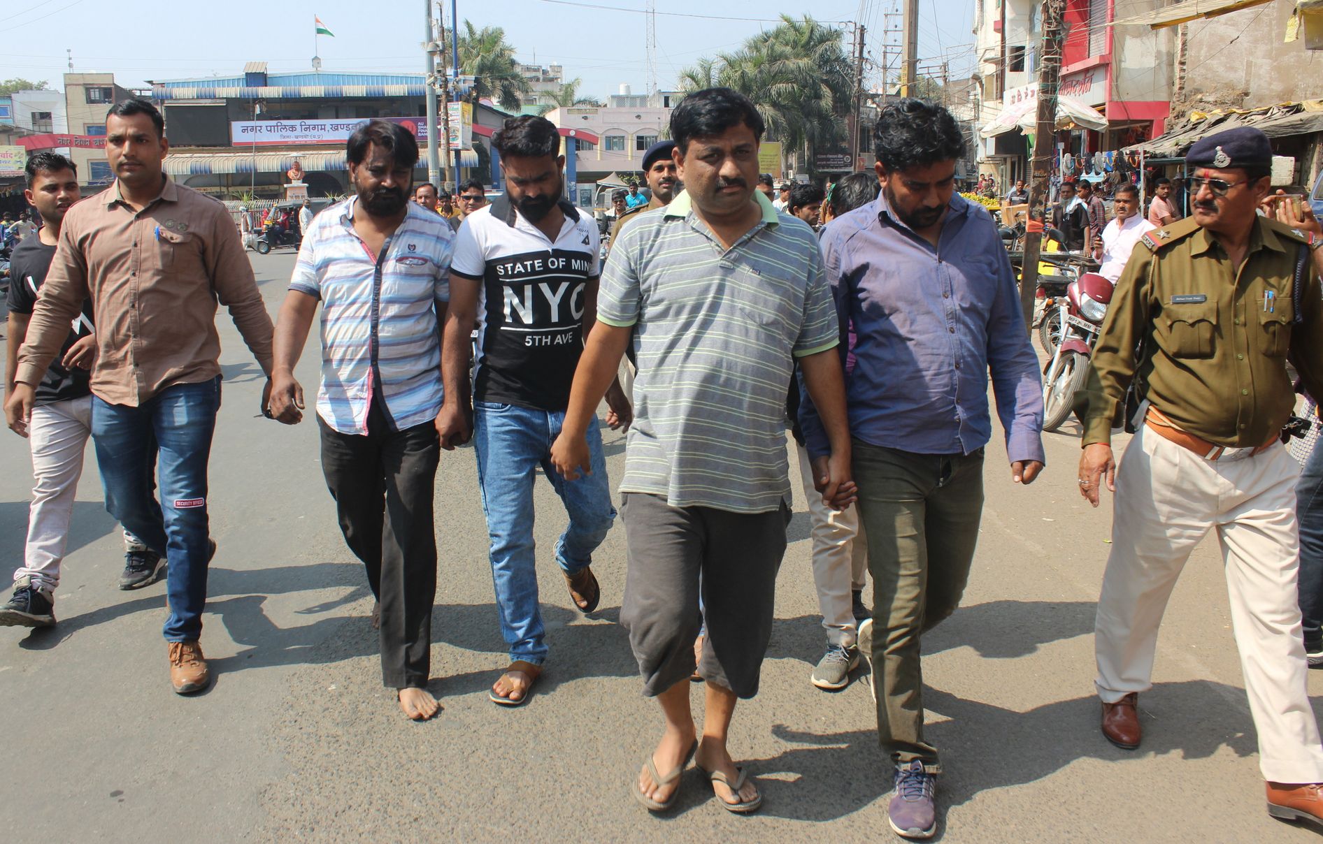 khandwa police took out a procession of bookies