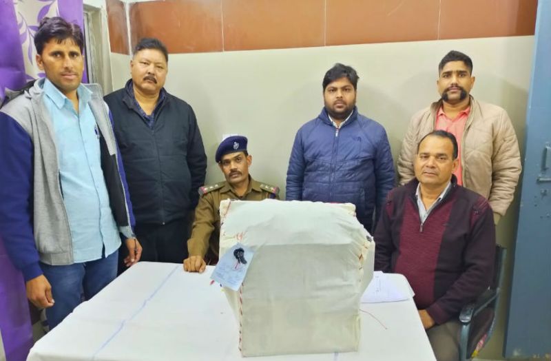 अवैध रूप से रेलवे टिकट बेच रहे शख्स को आरपीएफ ने दबोचा