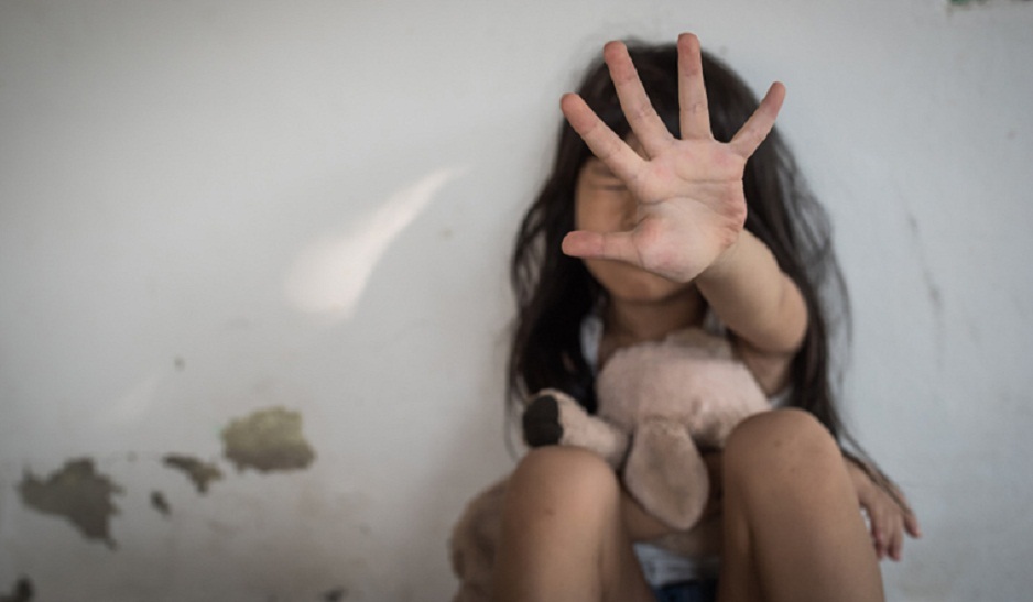 अकेली पाकर सात साल की बच्ची से ज्यादती, मोहल्लेवासियों ने आरोपी की धुनाई