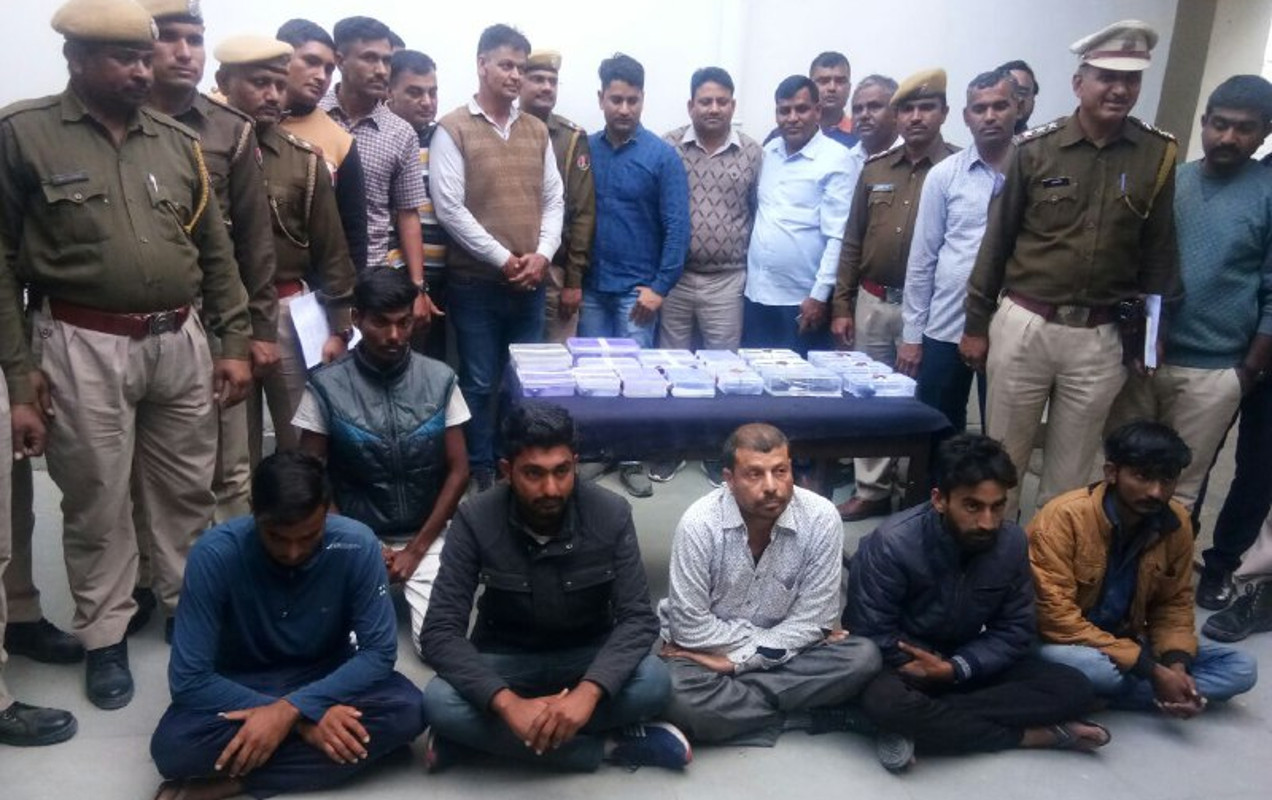 अवैध हथियारों की वॉट्सएप ग्रुप से सप्लाई, 18 पिस्तौल सहित 21 जिंदा कारतूस जब्त