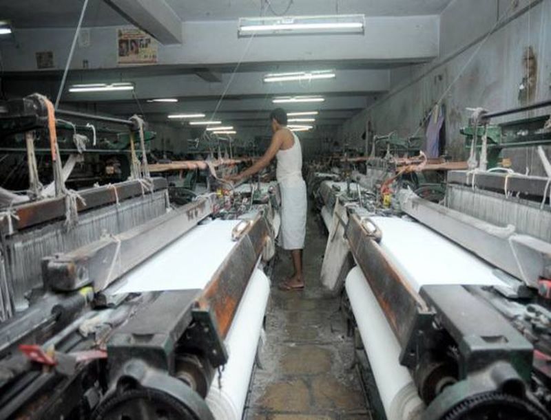 दिनों दिन खस्ता हाल हो रही पावरलूम व्यवसाय की हालत