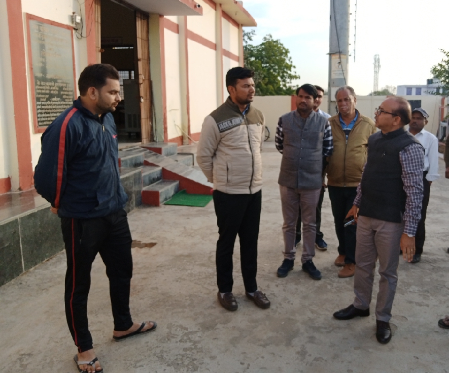 10 हजार की सैलरी वालह्य केयरटेकर ने रख लिया निजी कर्मचारी