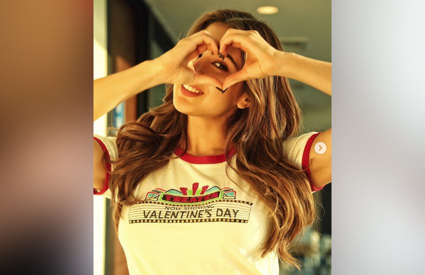 सारा खान ने फैंस को किया 'Valentine Day' विश