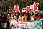 गैस के बढ़े दाम एवं बढ़ी महंगाई को लेकर कांग्रेस का हल्ला बोल, कांग्रेस की महिलाओं ने केंद्र और राज्य सरकार के खिलाफ लगाए यह नारे
