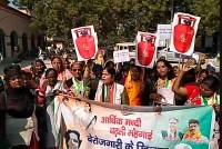 गैस के बढ़े दाम एवं बढ़ी महंगाई को लेकर कांग्रेस का हल्ला बोल, कांग्रेस की महिलाओं ने केंद्र और राज्य सरकार के खिलाफ लगाए यह नारे