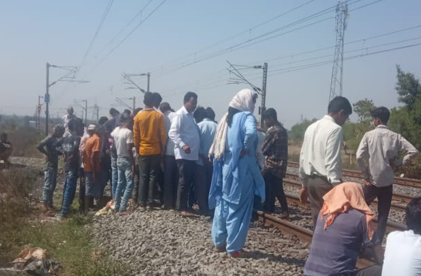 रेलवे ट्रैक पर कोयला बीन रही दो महिला आई ट्रेन की चपेट में, मौत