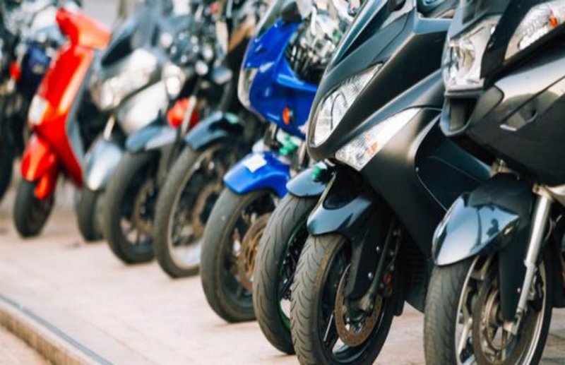 कंपनियों ने बीएस-4 दोपहिया वाहन पर घटाया डिस्काउंट, सर्वश्रेष्ठ ऑफर बाजार में उपलब्ध