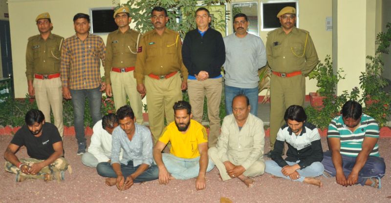 पत्तों पर लगा रहे थे रुपए से बाजी, सात गिरफ्तार