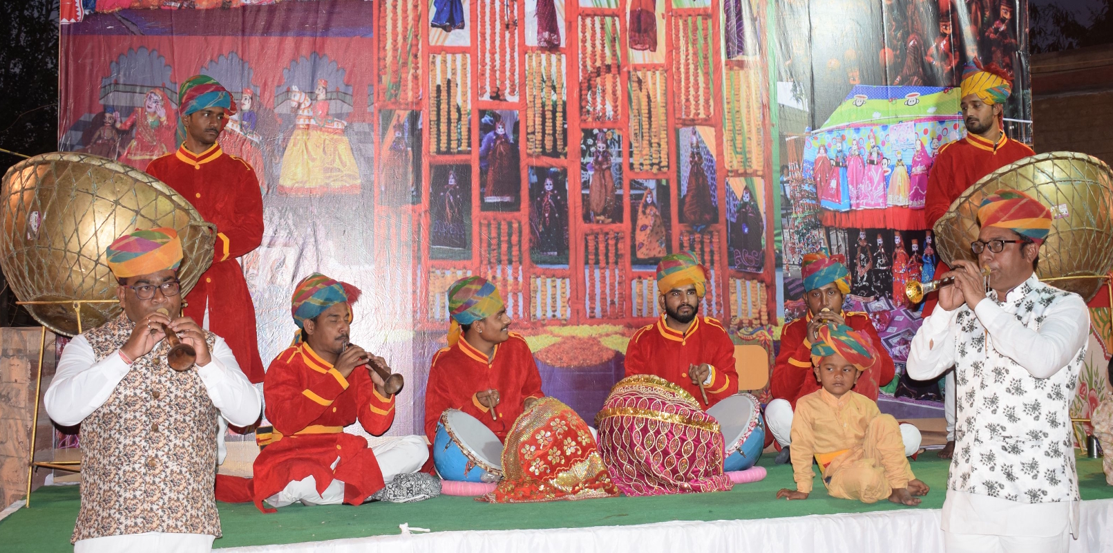 लोकानुरंजन मेले में मंच पर दिखी विविध राज्यों की संस्कृति