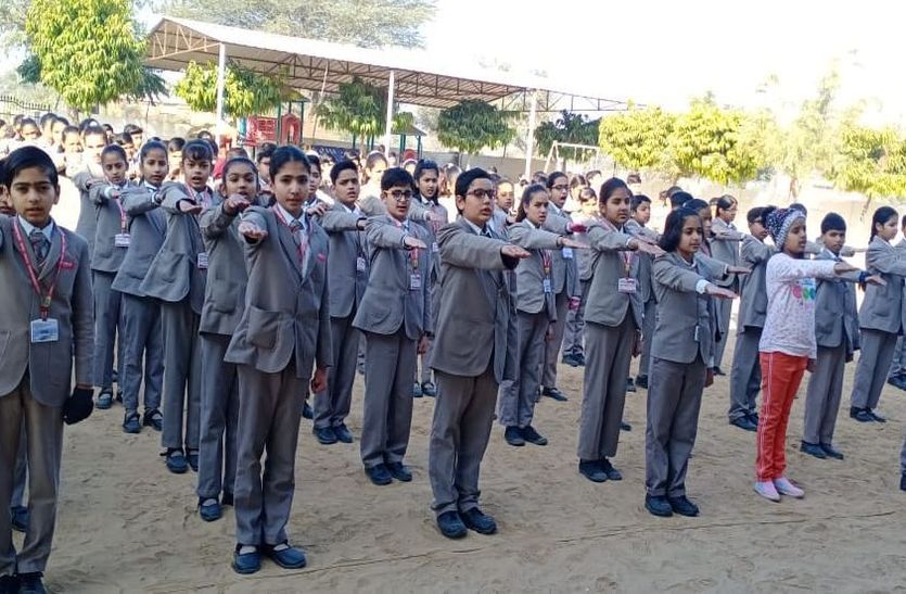swarnim bharat: बच्चों ने लिया 70 घंटे देने का संकल्प