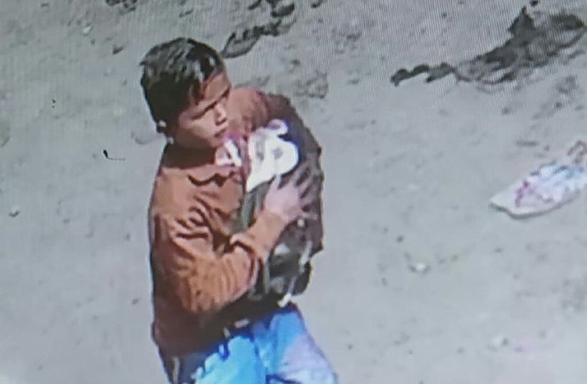 रुपए चुराने वाला बालक पुलिस की पकड़ से दूर