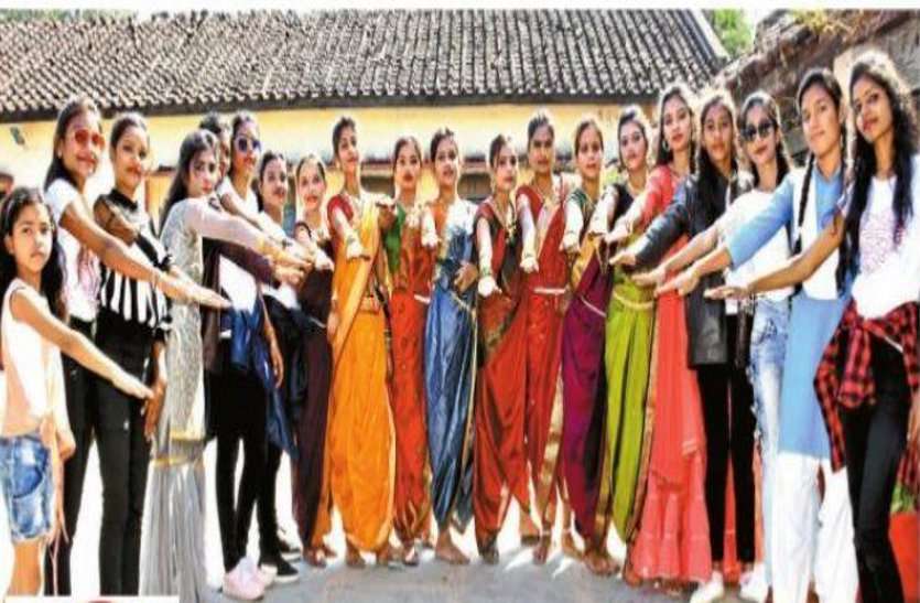 गृहमंत्री की मौजूदगी में पत्रिका के स्वर्णिम भारत अभियान से जुड़ीं स्कूली
छात्राएं, लिया स्वच्छता का शपथ