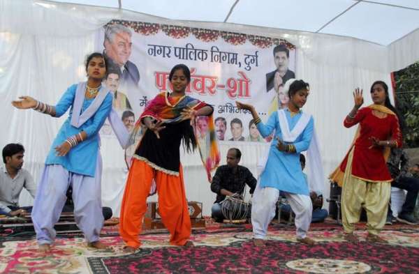 Photo Gallery : फ्लावर शो में उमड़ा जनसैलाब, फूलों के साथ सेल्फी लेते नजर आए लोग
