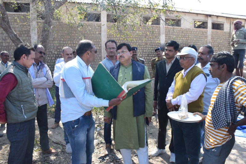 वेयर हाउस प्रभारी के गोलमोल जवाब पर खाद्य मंत्री तोमर ने कसा तंज