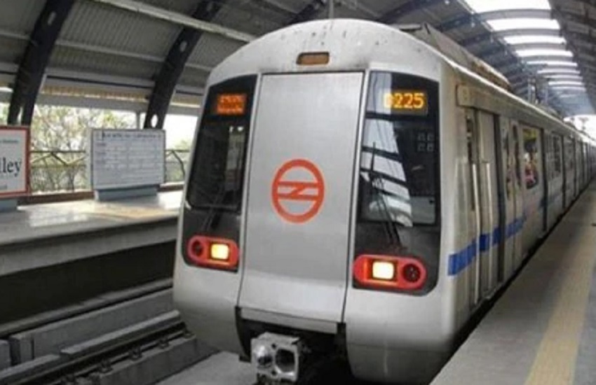 दिल्ली: चलती मेट्रो में युवती से अश्लीलता करने वाला इंजीनियर गिरफ्तार