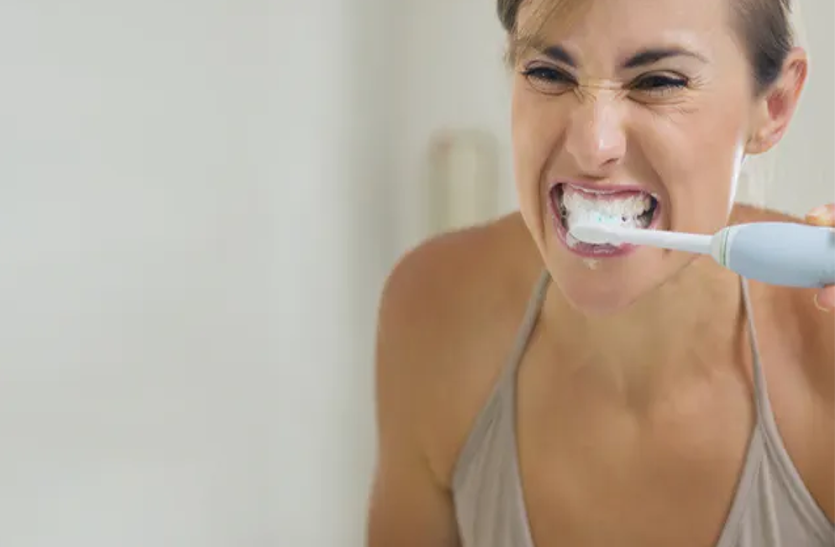 जानिए दांतों में क्यों होता है दर्द, क्या हैं इसके उपाय