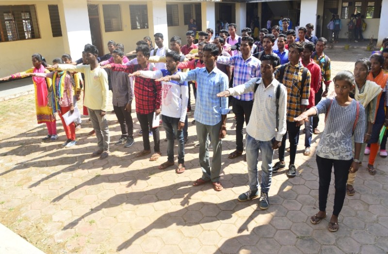 स्वर्णिम भारत के लिए कोण्डागांव विद्यालय के बच्चों ने ने ली शपथ