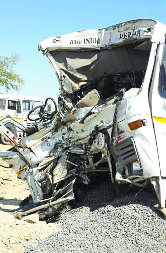 Two trailers clashed near Pachpadra, one driver dead, another absconding