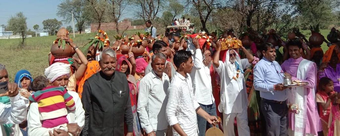 प्राण प्रतिष्ठा से पूर्व कलश यात्रा निकाली