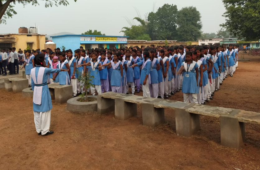 कांटा हरदी स्कूल के छात्र-छात्राओं ने लिया स्वच्छता का शपथ