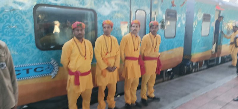 kashi_mahakal_express_train_mp.jpg