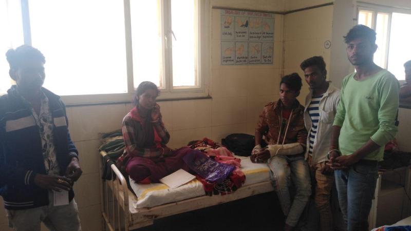 विदिशा। सर्जीकल वार्ड में ऑपरेशन के लिए परेशान होते मरीज।