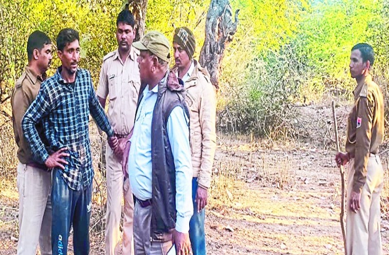 शिकारियों के साथ मौके का किया मुआयना