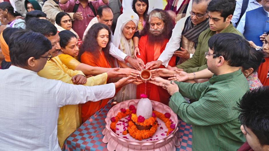 महाशिवरात्रि के दिन बन रहा बेहद शुभ संयोग, इन चीजों से करें शिव अभिषेक