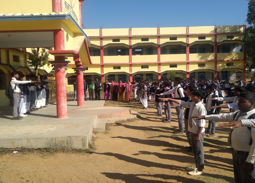 #swarnimbharat: 770 छात्रों व शिक्षकों ने रोजाना 11 मिनट अपने आसपास की सफाई करने की शपथ ली