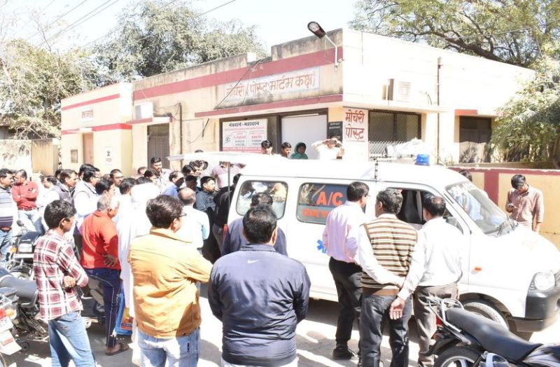 हाथ में हॉकी और जेब में चाकू लेकर घूमता था हत्या का आरोपी दलाल