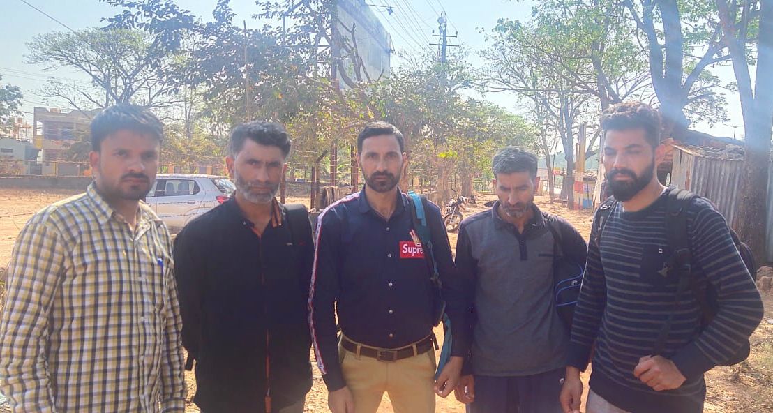 पुलिस आयुक्त से मिलने पहुंचे कश्मीरी छात्रों के अभिभावक