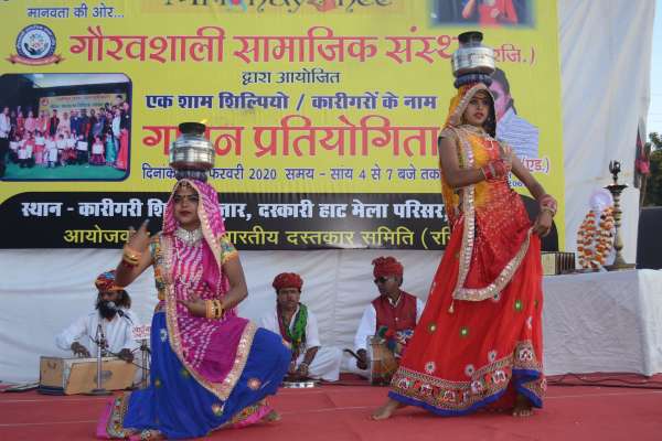 तलवार, कांच, गिलास पर राजस्थानी कलाकारों का डांस