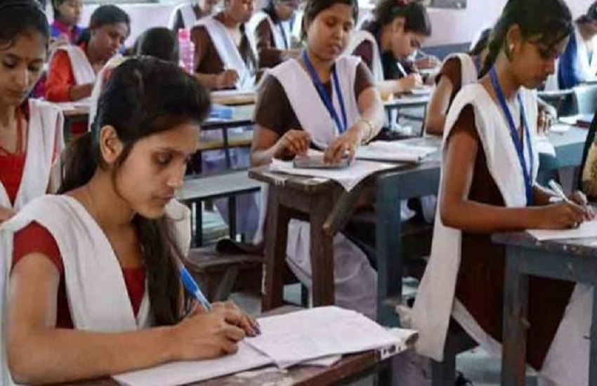 More than two lakhs student left exam in Up board