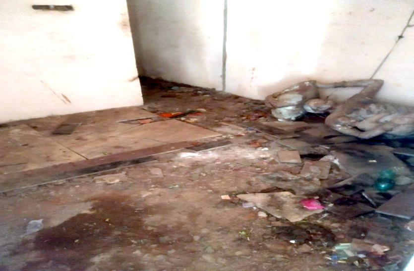 There is a lot of dirt inside the passenger hall of the Nagar Panchayat ...