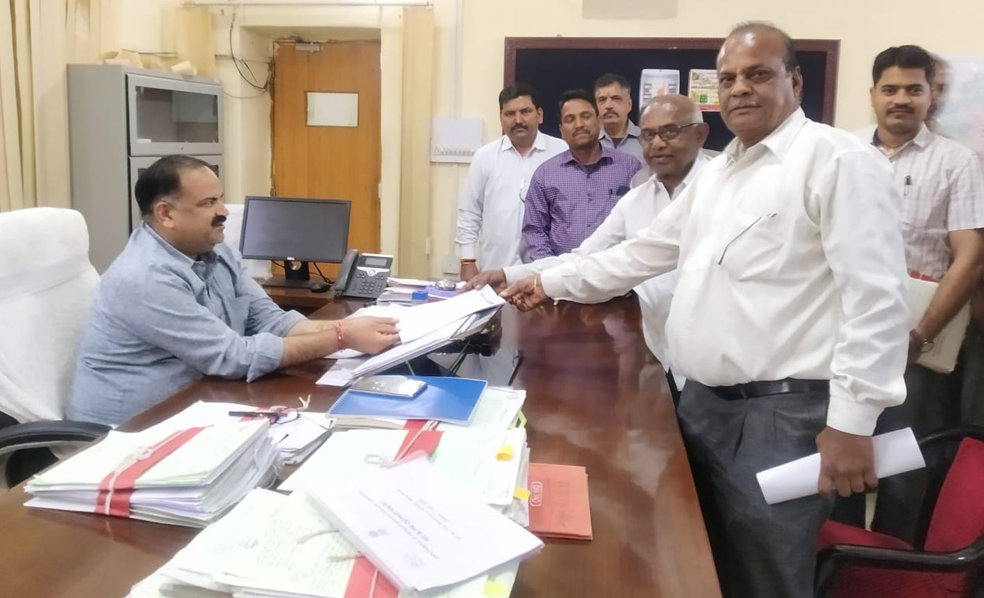 Ministry employees handed over 9-point demand letter