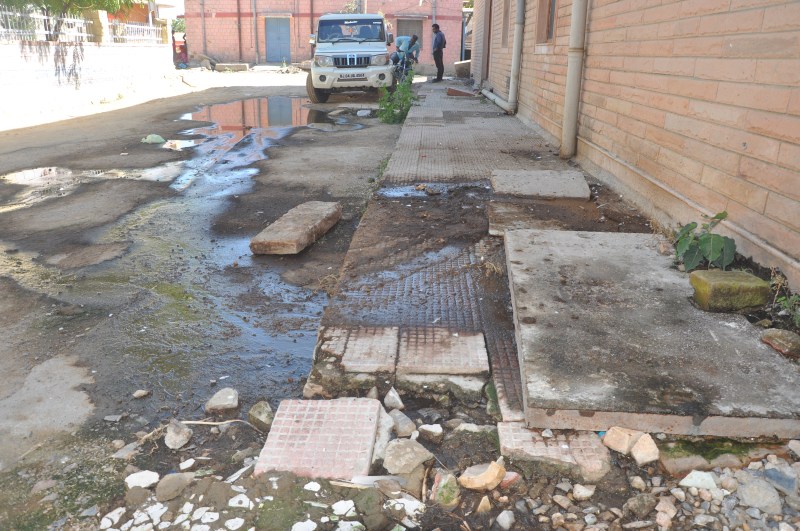 Problems inside and outside hospital complex