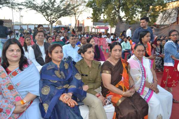 तलवार, कांच, गिलास पर राजस्थानी कलाकारों का डांस