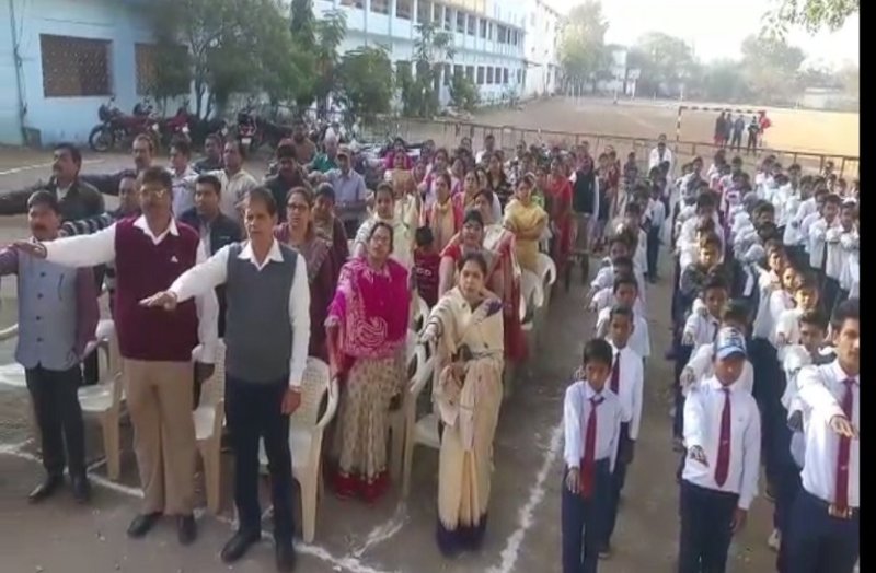 पत्रिका स्वर्णिम भारत अभियान : सेठ आरसीएस कला एवं वाणिज्य महाविद्यालय स्टाफ ने ली स्वच्छता की शपथ