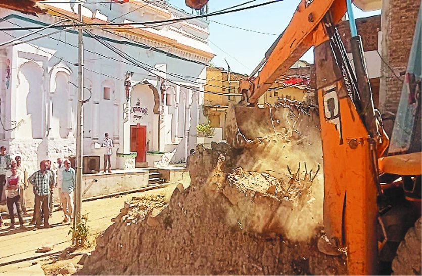 Encroachment on temple land for years removed