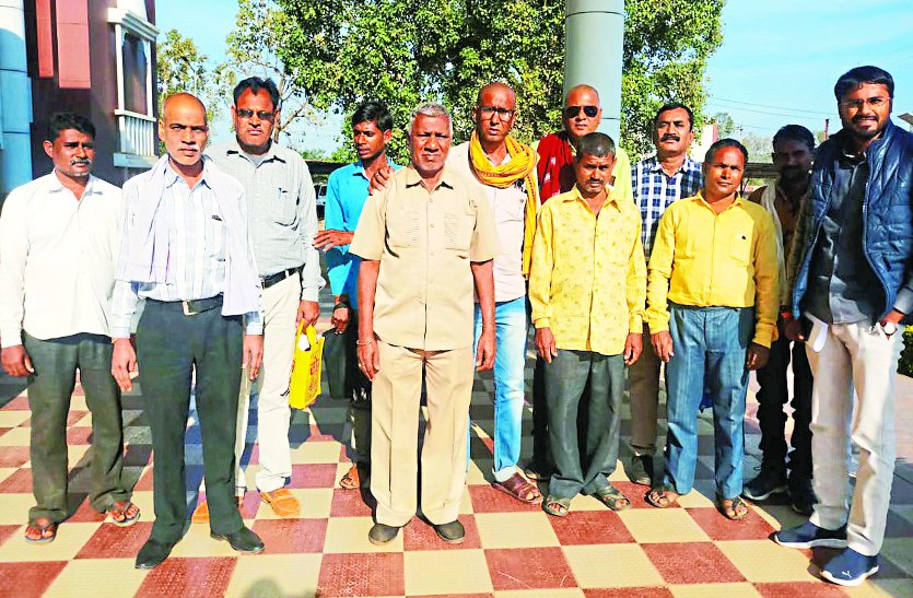 25 किसानों ने धान पर किया अपना दावा, सीसीटीवी फुटेज देखने अधिकारियों से किया
आग्रह