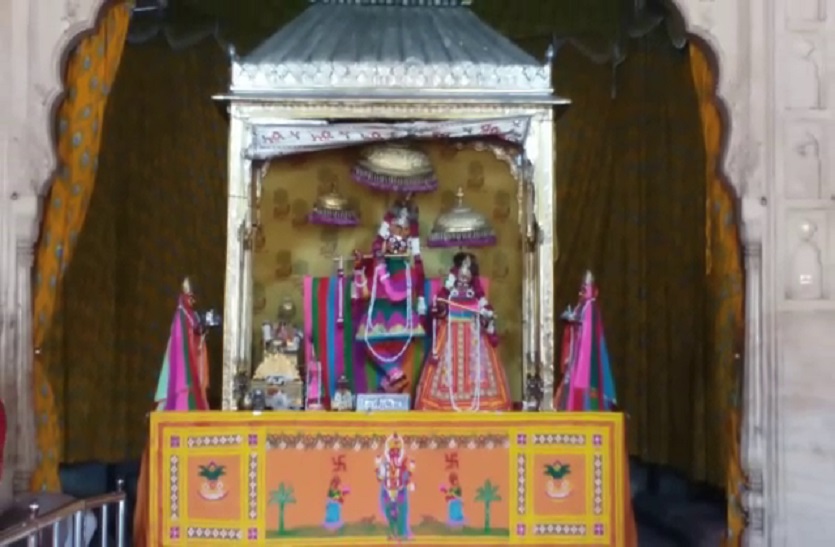 गोविंददेवजी के दरबार में उड़ने लगे होली के रंग
