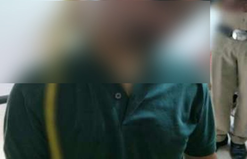 तीन दिन तक छत पर बेटे की लाश फंदे से लटक कर सड़ती रही और नीचे रह रहे मां-बाप को इसकी भनक तक ना लगी...