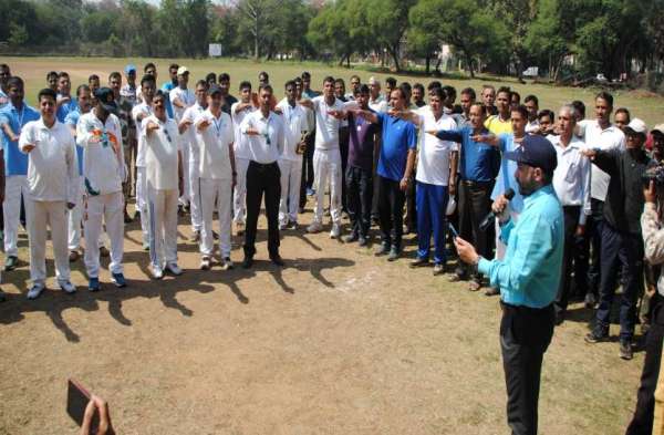Photo Gallery : देश की सुरक्षा में तैनात सीमा सुरक्षा बल के अधिकारियों और जवानों ने ली शपथ-बनाएंगे देश को स्वर्णिम