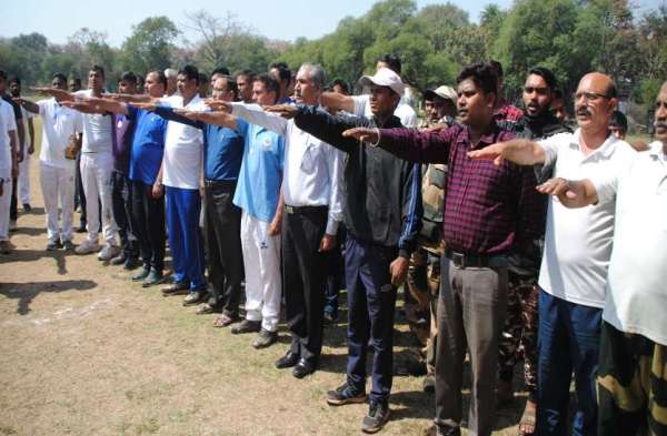 Photo Gallery : देश की सुरक्षा में तैनात सीमा सुरक्षा बल के अधिकारियों और जवानों ने ली शपथ-बनाएंगे देश को स्वर्णिम