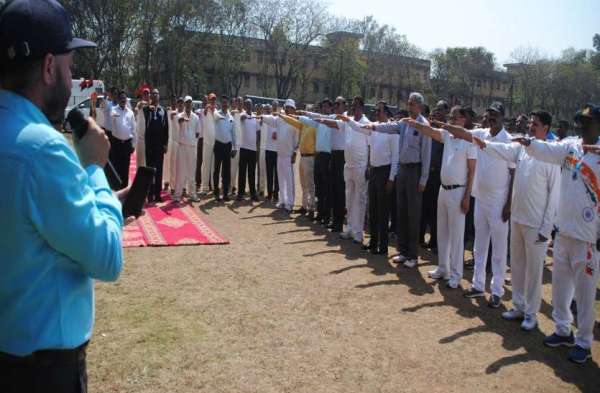 Photo Gallery : देश की सुरक्षा में तैनात सीमा सुरक्षा बल के अधिकारियों और जवानों ने ली शपथ-बनाएंगे देश को स्वर्णिम