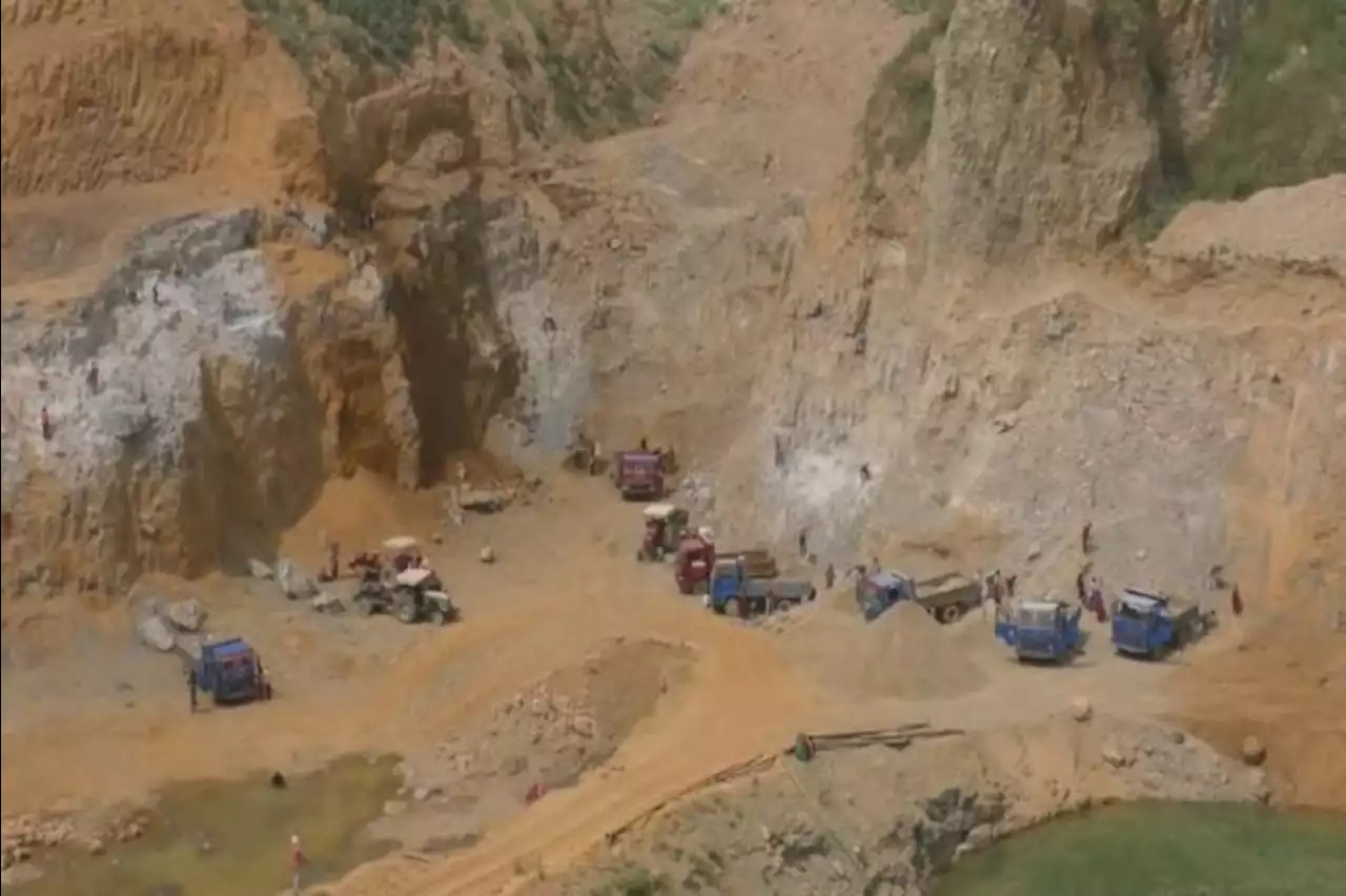 Three thousand ton Gold found inside the land